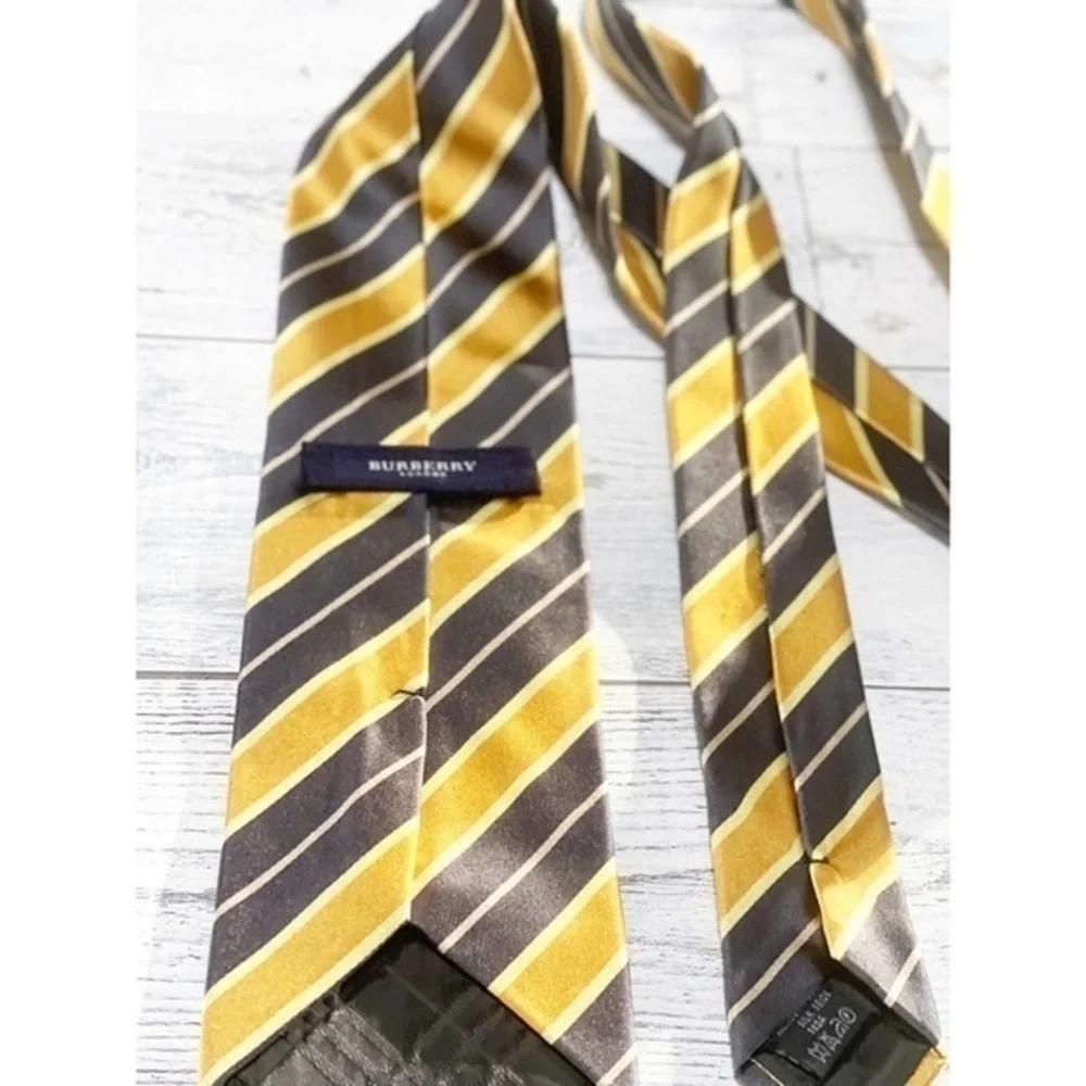 BURBERRY Italy Men's Classic 60" Neck Tie in Yellow Navy Stripe - Picture 2 of 6